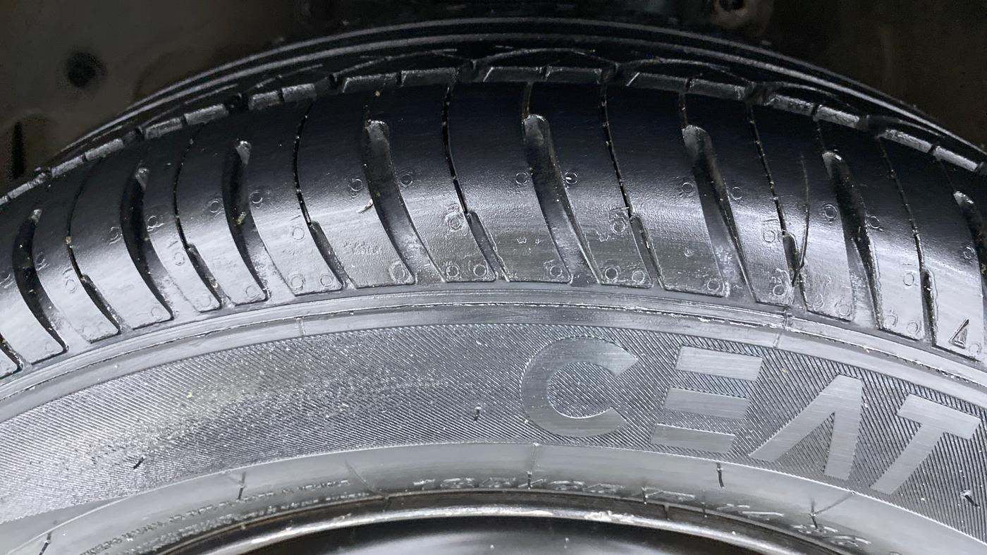 2018 Mahindra KUV 100 NXT K4+ 6S, Petrol, Manual, 61,644 km, Left Front Tyre Tread
