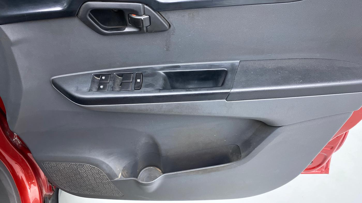 2018 Mahindra KUV 100 NXT K4+ 6S, Petrol, Manual, 61,644 km, Driver Side Door Panels Control
