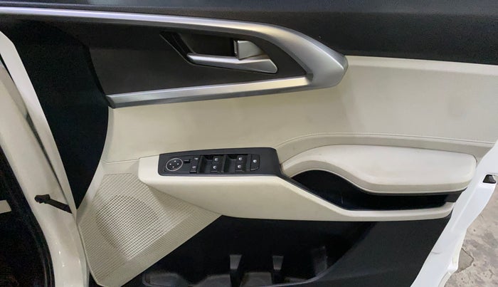 2023 KIA CARENS PRESTIGE 1.5 PETROL 7 STR, Petrol, Manual, 22,338 km, Driver Side Door Panels Control