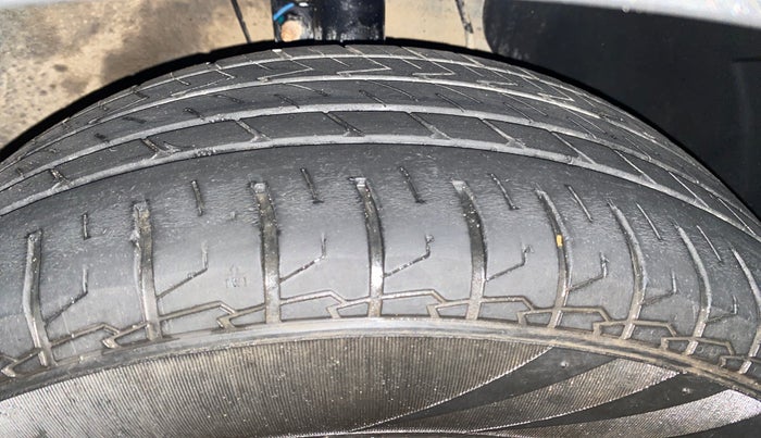 2023 KIA CARENS PRESTIGE 1.5 PETROL 7 STR, Petrol, Manual, 22,338 km, Right Front Tyre Tread