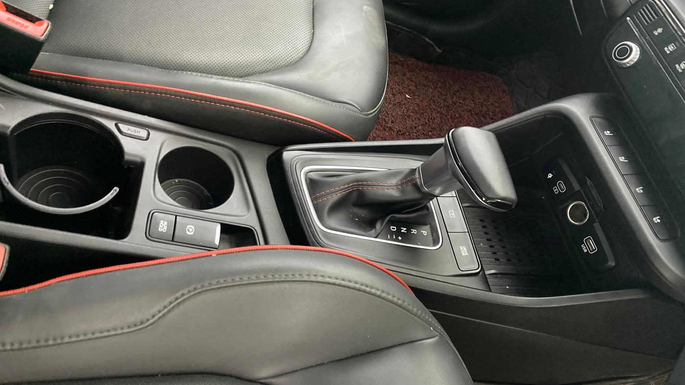 2023 Hyundai Verna SX (O) 1.5 TURBO PETROL DCT, Petrol, Automatic, 11,754 km, Gear Lever