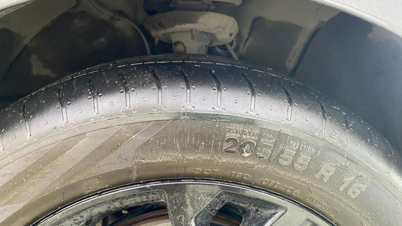 2023 Hyundai Verna SX (O) 1.5 TURBO PETROL DCT, Petrol, Automatic, 11,754 km, Right Front Tyre Tread