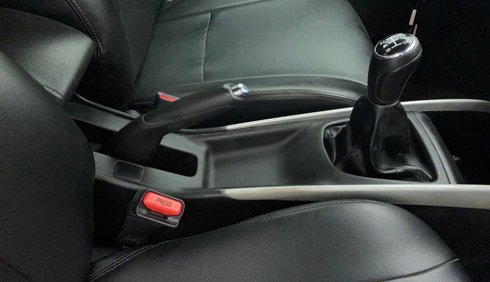 2016 Maruti Baleno ZETA PETROL 1.2, Petrol, Manual, 1,04,382 km, Gear Lever