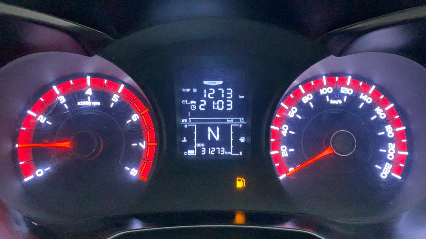 2021 Mahindra XUV300 1.2 W6 MT, Petrol, Manual, 31,346 km, Odometer Image