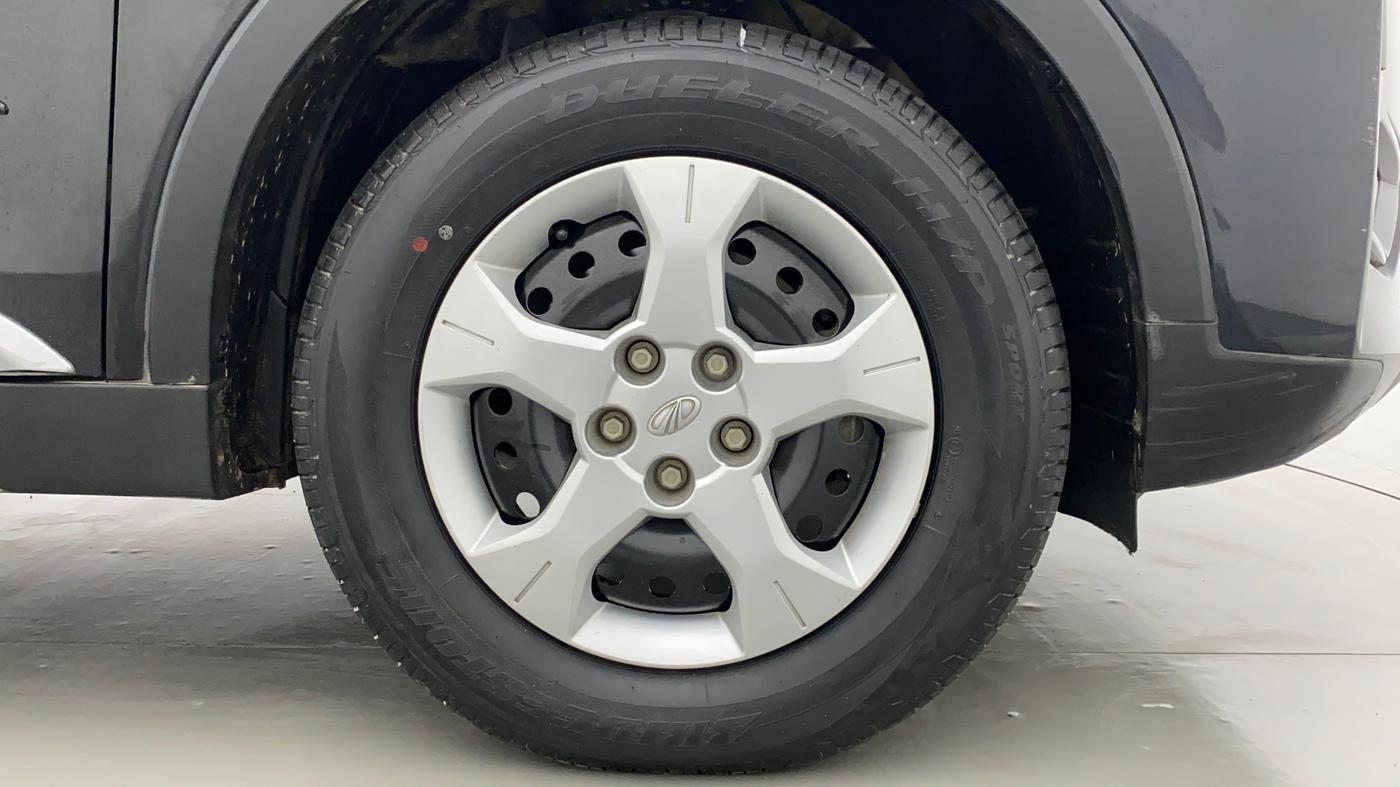 2021 Mahindra XUV300 1.2 W6 MT, Petrol, Manual, 31,346 km, Right Front Wheel