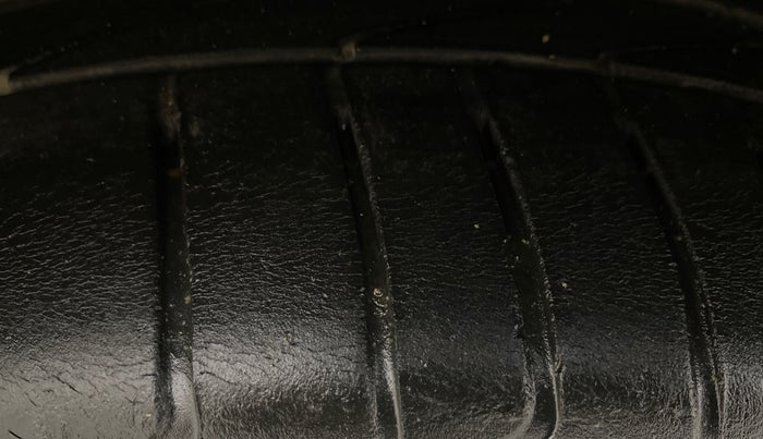 2021 Audi A4 40 TFSI TECHNOLOGY, Petrol, Automatic, 62,701 km, Left Front Tyre Tread