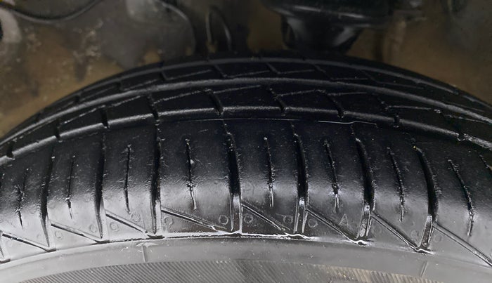 2019 Maruti Alto LXI, Petrol, Manual, 28,234 km, Left Front Tyre Tread