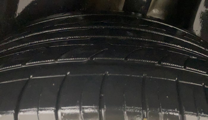 2018 Jeep Compass LIMITED (O) 2.0 DIESEL 4X4, Diesel, Manual, 1,15,207 km, Left Rear Tyre Tread