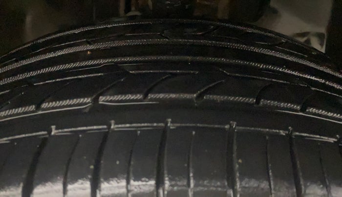 2018 Jeep Compass LIMITED (O) 2.0 DIESEL 4X4, Diesel, Manual, 1,15,207 km, Right Front Tyre Tread