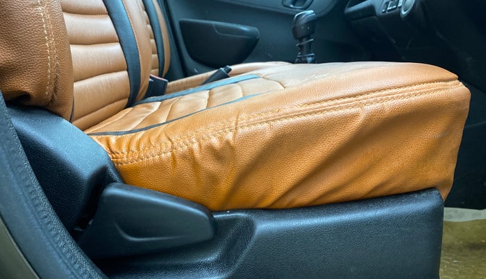 2018 Renault Kwid RXT 0.8, Petrol, Manual, 46,022 km, Driver Side Adjustment Panel