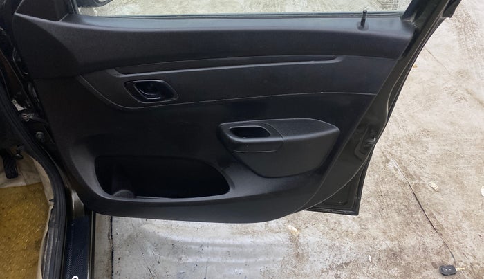 2018 Renault Kwid RXT 0.8, Petrol, Manual, 46,022 km, Driver Side Door Panels Control