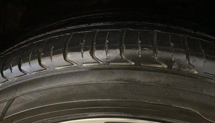 2019 Maruti Ciaz ALPHA  AT 1.5 SHVS PETROL, Petrol, Automatic, 90,492 km, Right Front Tyre Tread