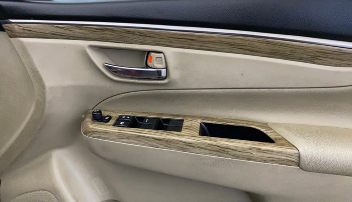 2019 Maruti Ciaz ALPHA  AT 1.5 SHVS PETROL, Petrol, Automatic, 90,492 km, Driver Side Door Panels Control