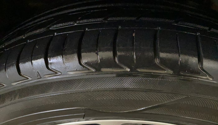 2019 Maruti Ciaz ALPHA  AT 1.5 SHVS PETROL, Petrol, Automatic, 90,492 km, Right Rear Tyre Tread