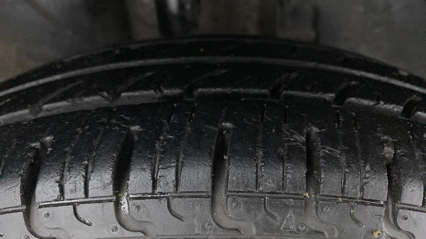 2016 Renault Kwid RXT, Petrol, Manual, 25,768 km, Right Front Tyre Tread