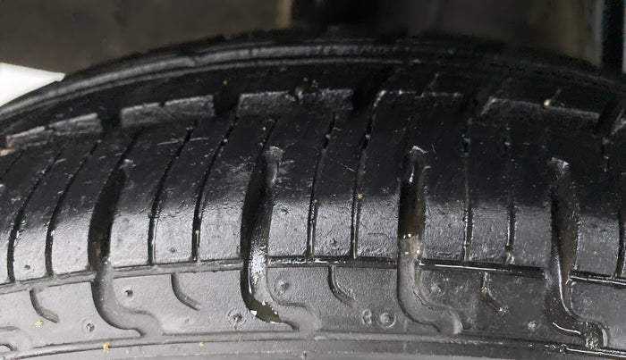 2016 Renault Kwid RXT, Petrol, Manual, 25,768 km, Right Rear Tyre Tread