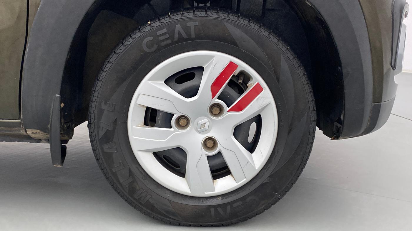2016 Renault Kwid RXT, Petrol, Manual, 25,768 km, Right Front Wheel