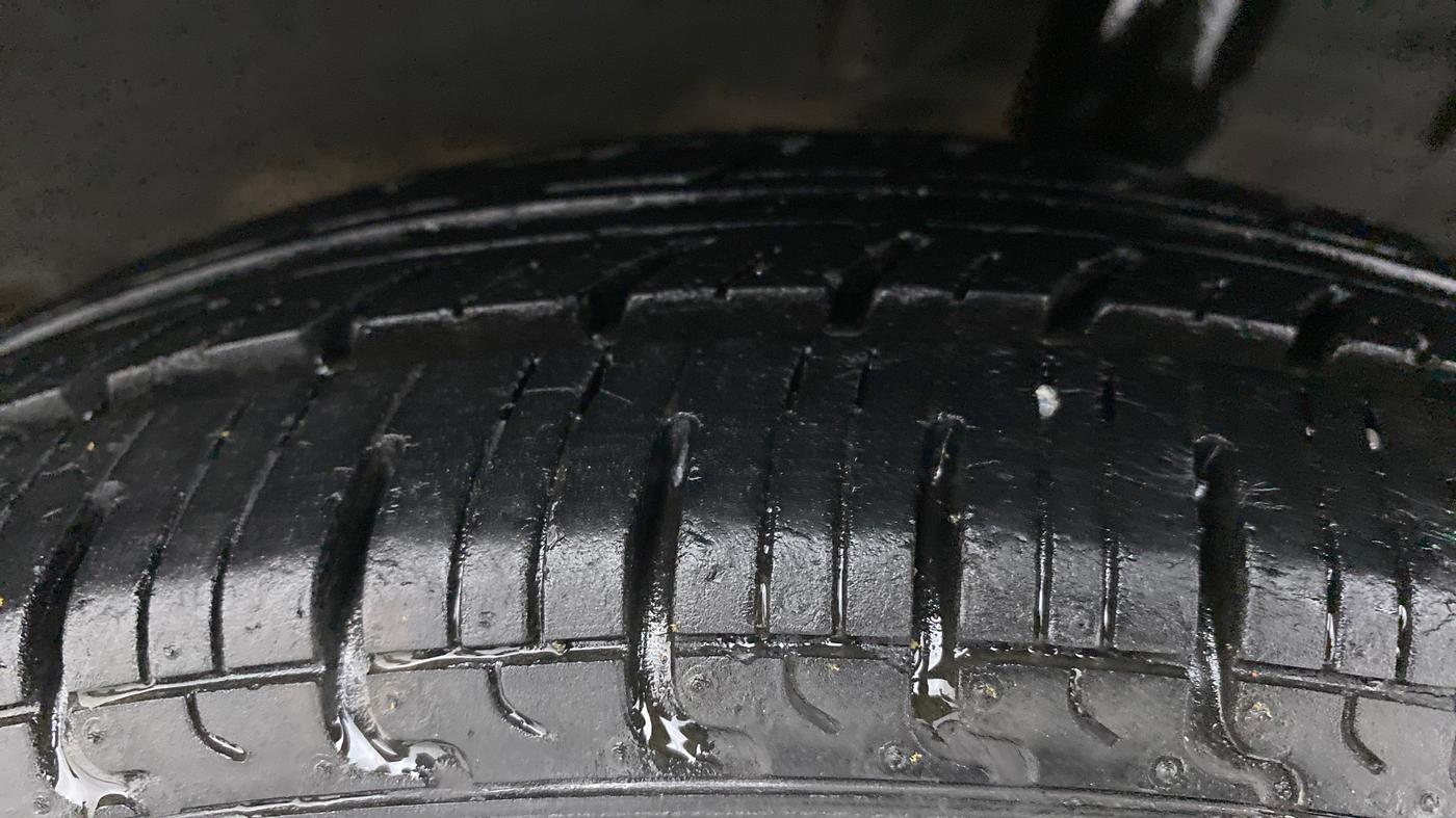 2016 Renault Kwid RXT, Petrol, Manual, 25,768 km, Left Rear Tyre Tread