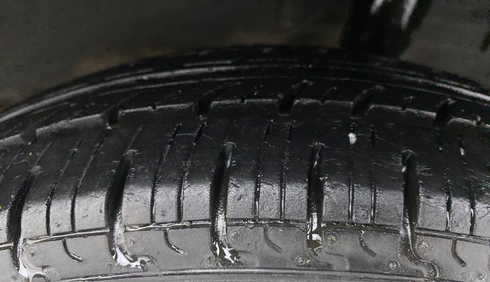 2016 Renault Kwid RXT, Petrol, Manual, 25,768 km, Left Rear Tyre Tread