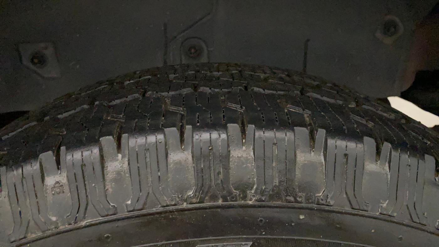2021 Mahindra Thar LX  P 4WD AT CONVERTIBLE, Petrol, Automatic, 44,163 km, Left Rear Tyre Tread