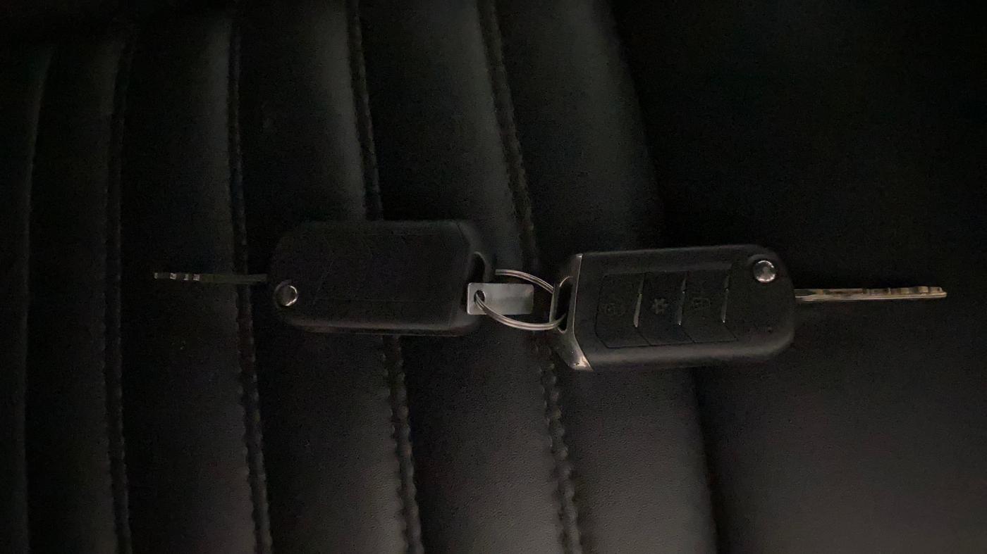 2021 Mahindra Thar LX  P 4WD AT CONVERTIBLE, Petrol, Automatic, 44,163 km, Key Close Up