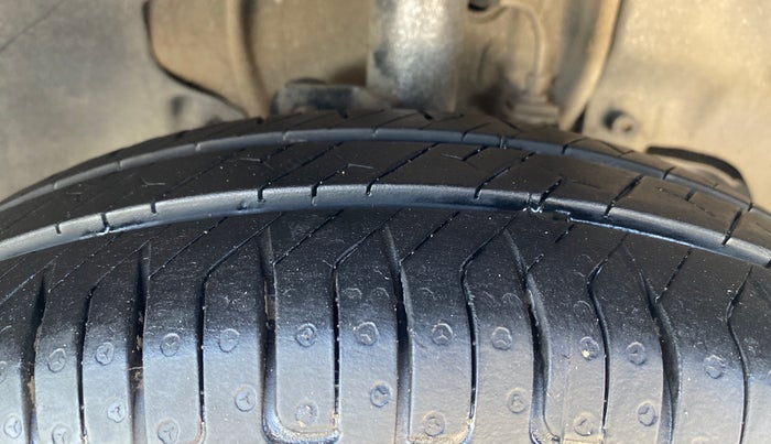 2017 Tata Tiago XE PETROL, Petrol, Manual, 21,555 km, Right Front Tyre Tread