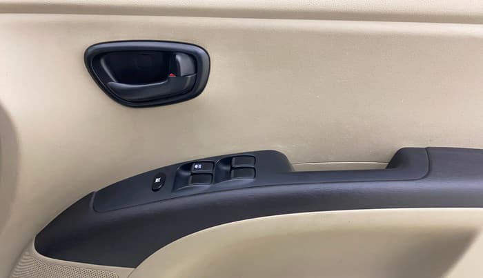 2014 Hyundai i10 MAGNA 1.1, Petrol, Manual, 24,676 km, Driver Side Door Panels Control