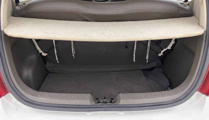 2014 Hyundai i10 MAGNA 1.1, Petrol, Manual, 24,676 km, Boot Inside
