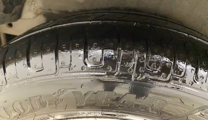 2014 Hyundai i10 MAGNA 1.1, Petrol, Manual, 24,676 km, Right Rear Tyre Tread