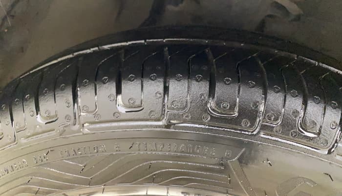 2014 Hyundai i10 MAGNA 1.1, Petrol, Manual, 24,676 km, Right Front Tyre Tread