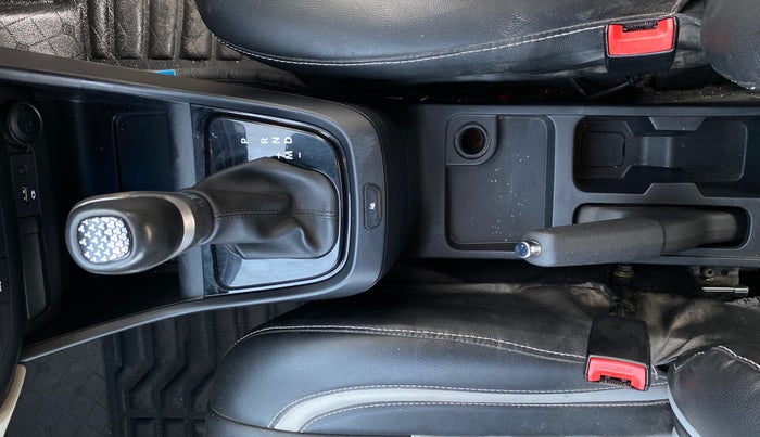 2023 Tata ALTROZ XTA, Petrol, Automatic, 20,449 km, Gear Lever