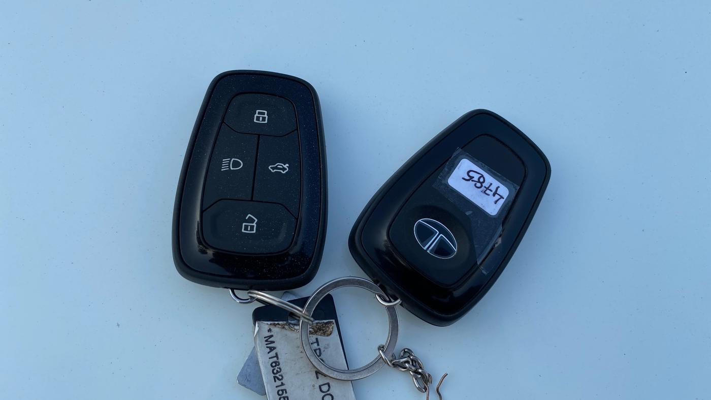 2023 Tata ALTROZ XTA, Petrol, Automatic, 20,449 km, Key Close Up
