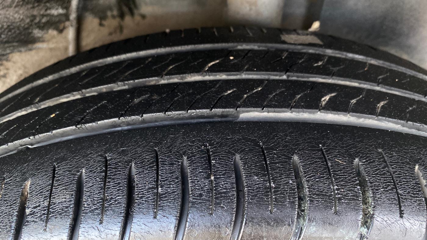 2023 Tata ALTROZ XTA, Petrol, Automatic, 20,449 km, Left Rear Tyre Tread