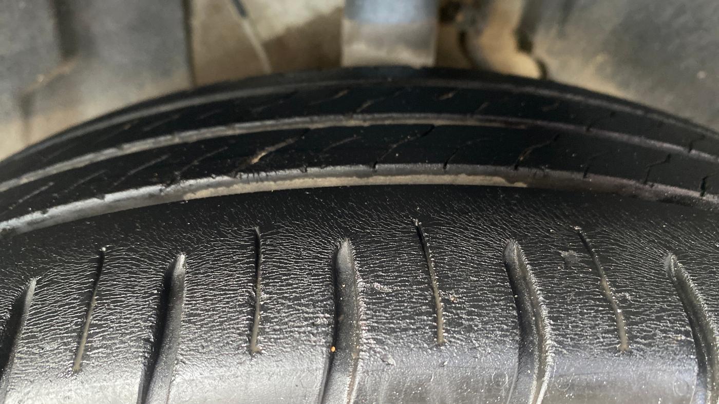2023 Tata ALTROZ XTA, Petrol, Automatic, 20,449 km, Right Front Tyre Tread