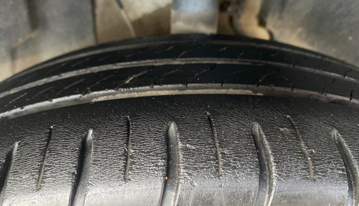 2023 Tata ALTROZ XTA, Petrol, Automatic, 20,449 km, Right Front Tyre Tread