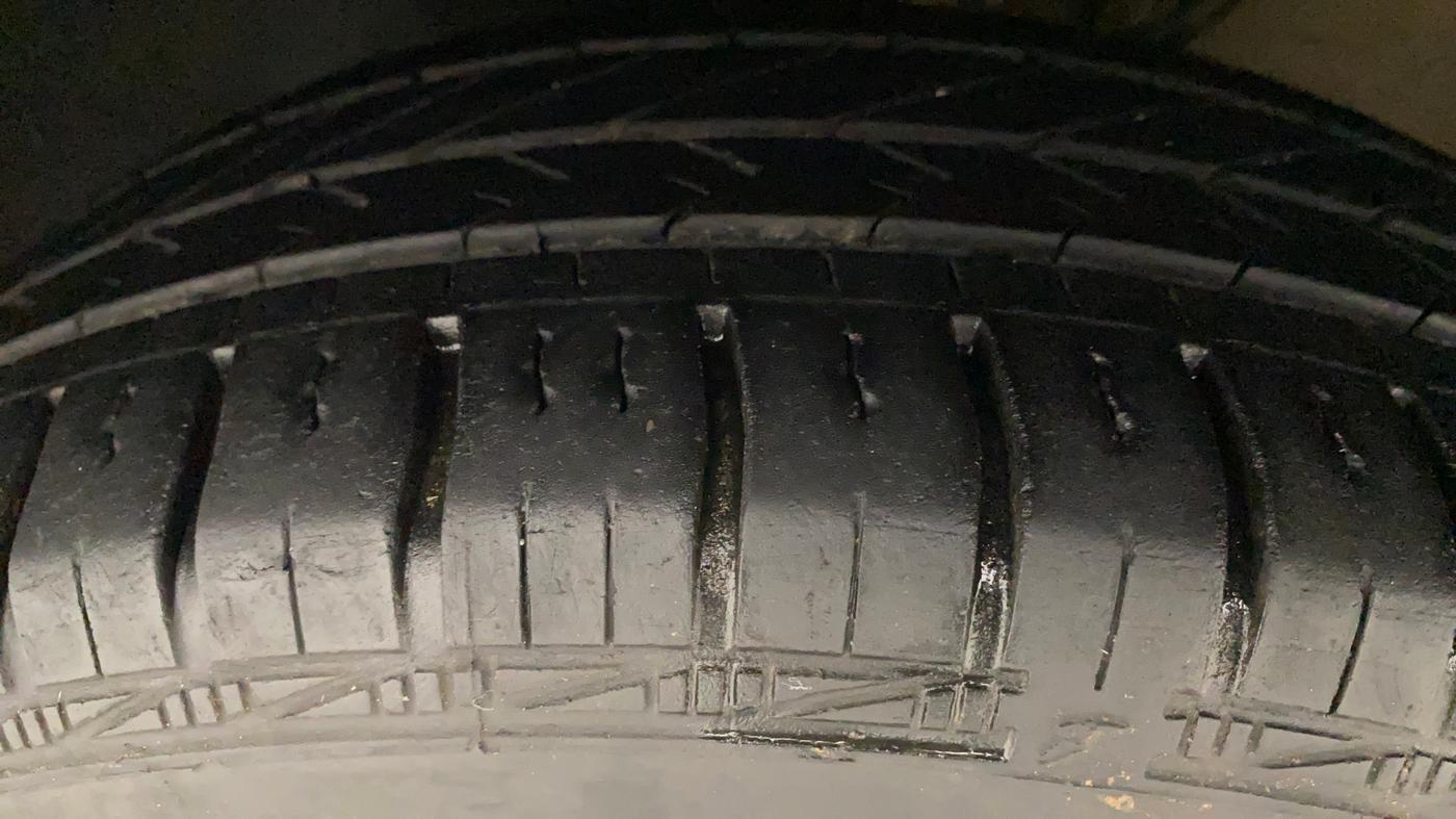 2018 Volkswagen Polo TRENDLINE 1.0L, Petrol, Manual, 25,316 km, Left Front Tyre Tread