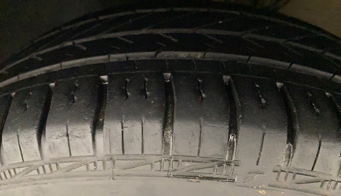 2018 Volkswagen Polo TRENDLINE 1.0L, Petrol, Manual, 25,316 km, Left Front Tyre Tread
