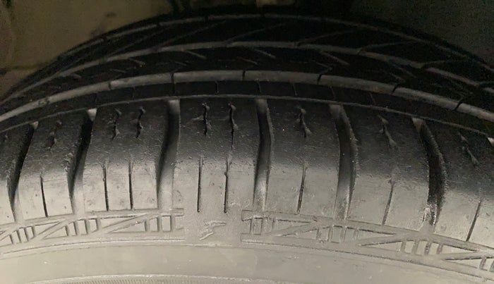2018 Volkswagen Polo TRENDLINE 1.0L, Petrol, Manual, 25,316 km, Right Front Tyre Tread