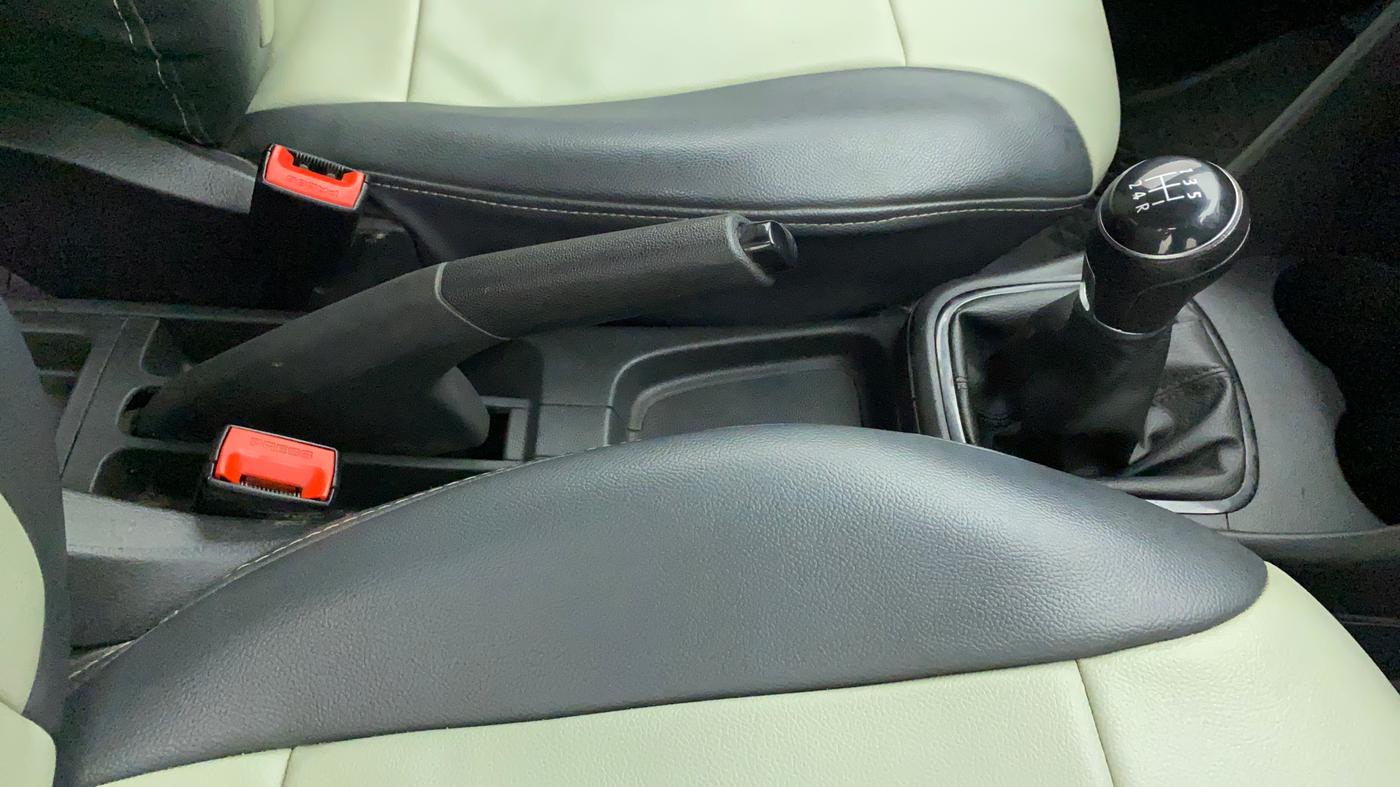 2018 Volkswagen Polo TRENDLINE 1.0L, Petrol, Manual, 25,316 km, Gear Lever