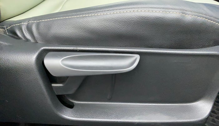 2018 Volkswagen Polo TRENDLINE 1.0L, Petrol, Manual, 25,316 km, Driver Side Adjustment Panel