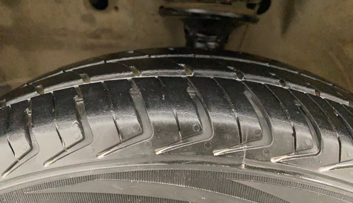 2013 Maruti Wagon R 1.0 LXI CNG, CNG, Manual, 60,259 km, Left Front Tyre Tread