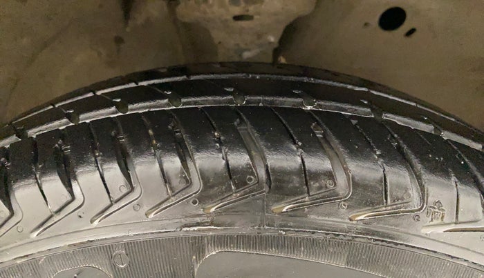 2013 Maruti Wagon R 1.0 LXI CNG, CNG, Manual, 60,259 km, Right Front Tyre Tread