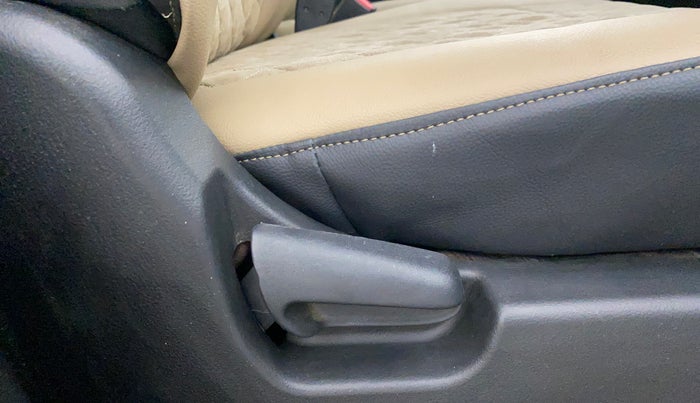 2013 Maruti Wagon R 1.0 LXI CNG, CNG, Manual, 60,259 km, Driver Side Adjustment Panel