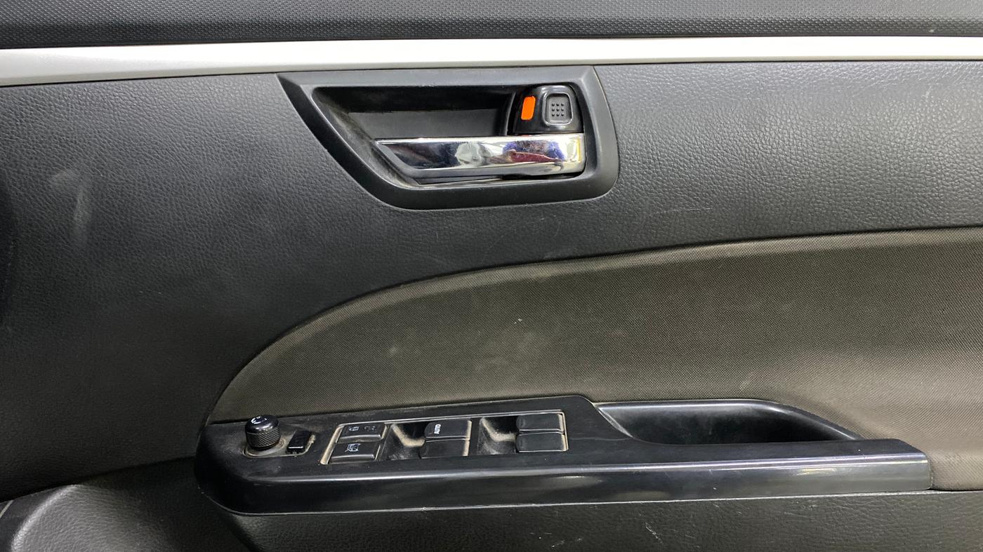 2017 Maruti Swift VXI, Petrol, Manual, 1,15,743 km, Driver Side Door Panels Control