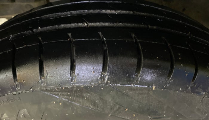2017 Maruti Swift VXI, Petrol, Manual, 1,15,743 km, Right Rear Tyre Tread