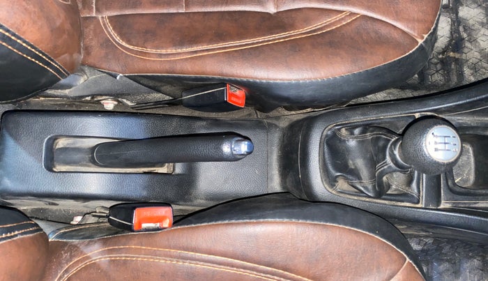 2017 Maruti Swift VXI, Petrol, Manual, 1,15,743 km, Gear Lever