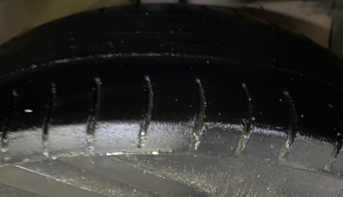 2017 Maruti Swift VXI, Petrol, Manual, 1,15,743 km, Right Front Tyre Tread