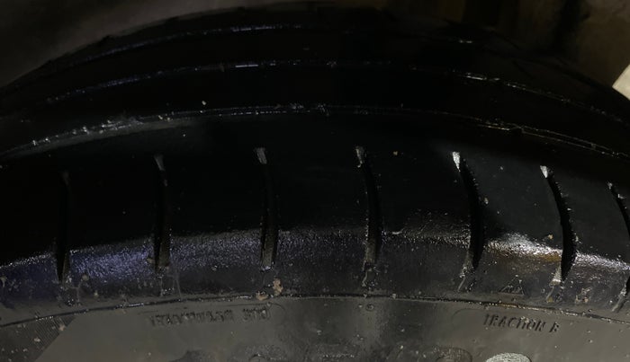 2017 Maruti Swift VXI, Petrol, Manual, 1,15,743 km, Left Rear Tyre Tread