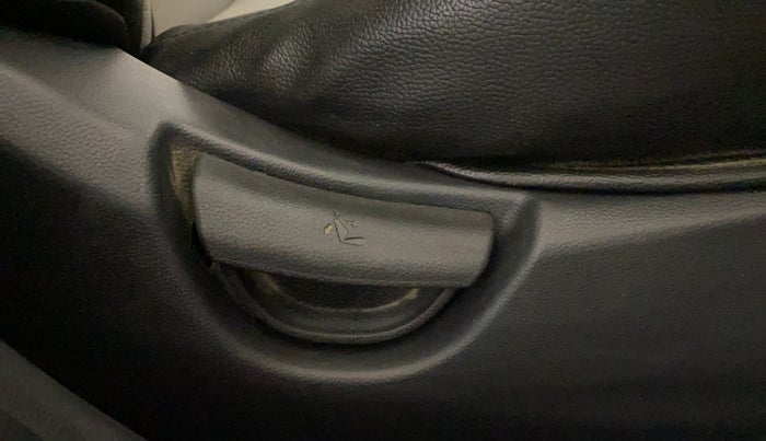 2016 Hyundai Grand i10 MAGNA 1.2 KAPPA VTVT, Petrol, Manual, 78,628 km, Driver Side Adjustment Panel