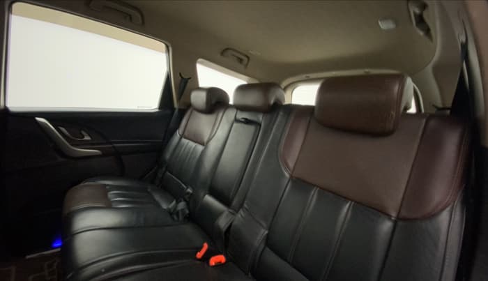 2014 Mahindra XUV500 W8, Diesel, Manual, 63,541 km, Right Side Rear Door Cabin